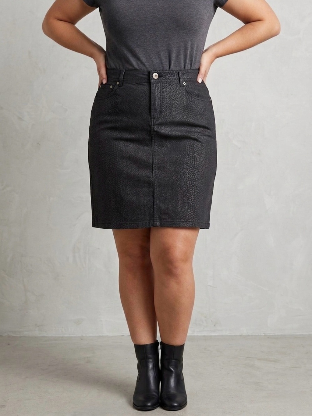 New! BACCINI Classic Black Denim Skirt size 14